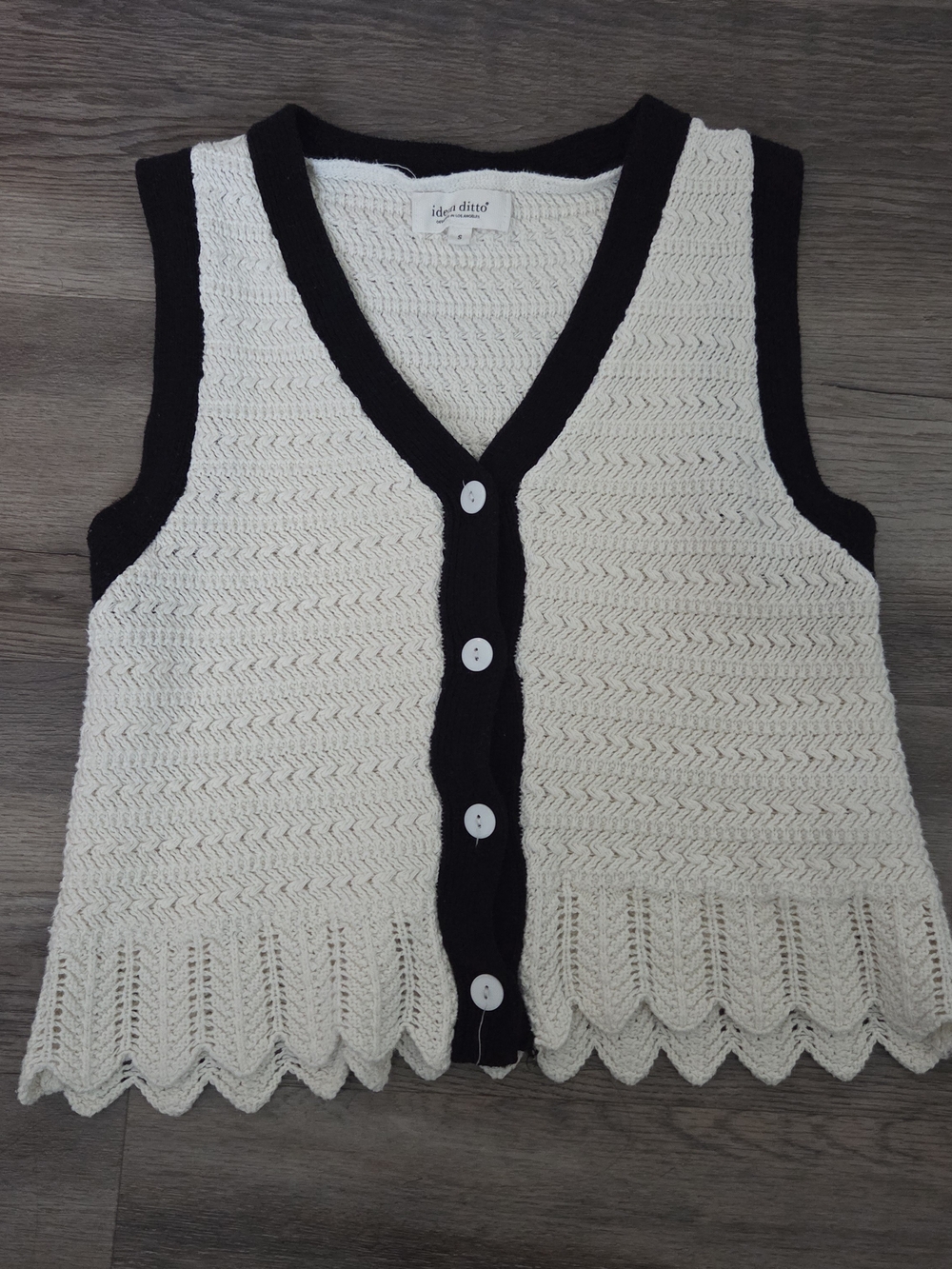 White Knit Button-Front Sleeveless Sweater Vest Black Trim Scallop Hem Sz S
